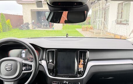 Volvo V60 Cross Country II, 2019 год, 2 900 000 рублей, 13 фотография