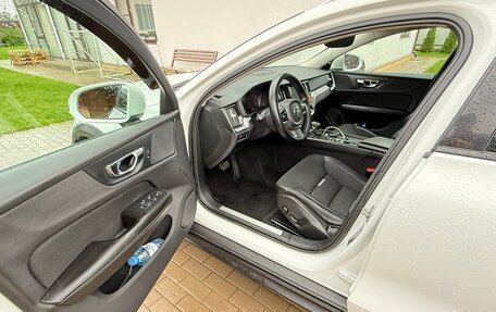 Volvo V60 Cross Country II, 2019 год, 2 900 000 рублей, 15 фотография
