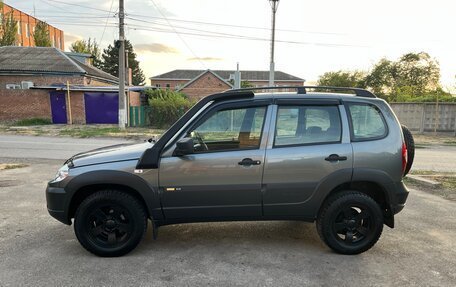 Chevrolet Niva I рестайлинг, 2017 год, 857 000 рублей, 2 фотография