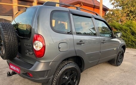 Chevrolet Niva I рестайлинг, 2017 год, 857 000 рублей, 7 фотография