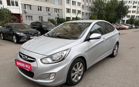 Hyundai Solaris II рестайлинг, 2012 год, 930 000 рублей, 3 фотография