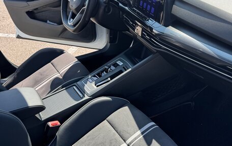 Volkswagen Golf VIII, 2022 год, 2 480 000 рублей, 18 фотография