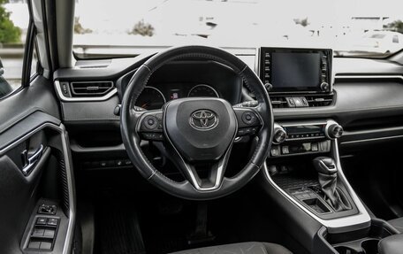 Toyota RAV4, 2021 год, 2 998 000 рублей, 15 фотография