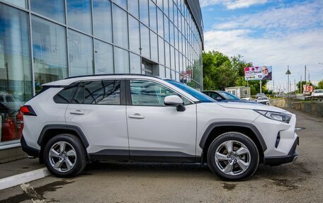 Toyota RAV4, 2021 год, 2 998 000 рублей, 8 фотография