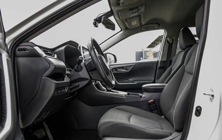 Toyota RAV4, 2021 год, 2 998 000 рублей, 31 фотография