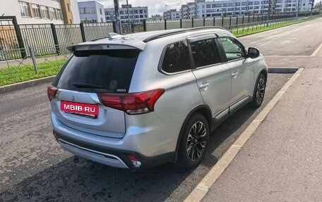 Mitsubishi Outlander III рестайлинг 3, 2022 год, 2 400 000 рублей, 5 фотография