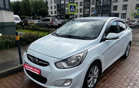 Hyundai Solaris II рестайлинг, 2011 год, 600 000 рублей, 2 фотография