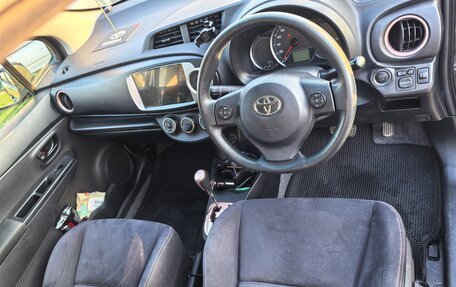 Toyota Vitz, 2013 год, 800 000 рублей, 5 фотография