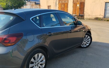 Opel Astra J, 2010 год, 670 000 рублей, 3 фотография