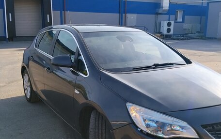 Opel Astra J, 2010 год, 670 000 рублей, 2 фотография