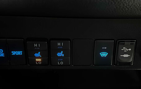 Toyota RAV4, 2017 год, 2 470 000 рублей, 24 фотография