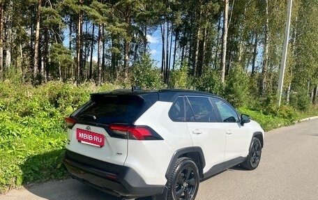 Toyota RAV4, 2020 год, 3 150 000 рублей, 2 фотография