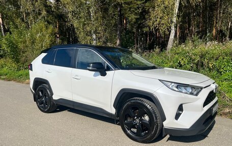 Toyota RAV4, 2020 год, 3 150 000 рублей, 7 фотография