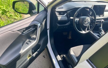 Toyota RAV4, 2020 год, 3 150 000 рублей, 10 фотография