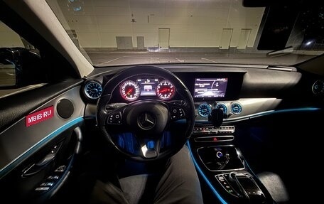 Mercedes-Benz E-Класс, 2017 год, 2 750 000 рублей, 25 фотография