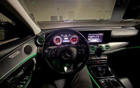 Mercedes-Benz E-Класс, 2017 год, 2 750 000 рублей, 30 фотография