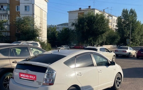 Toyota Prius, 2010 год, 780 000 рублей, 2 фотография