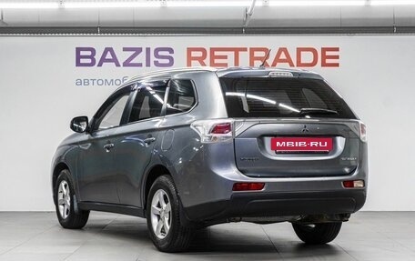 Mitsubishi Outlander III рестайлинг 3, 2013 год, 1 200 000 рублей, 8 фотография