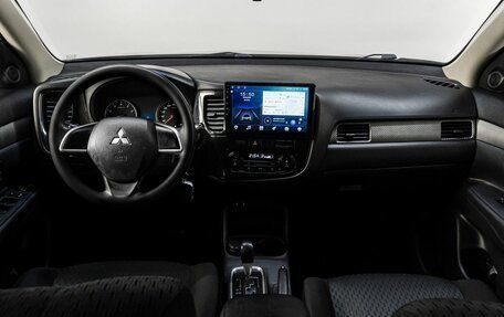 Mitsubishi Outlander III рестайлинг 3, 2013 год, 1 200 000 рублей, 17 фотография