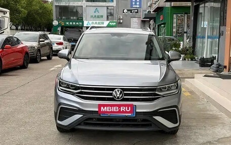 Volkswagen Tiguan II, 2023 год, 2 376 555 рублей, 2 фотография