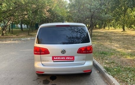 Volkswagen Touran III, 2011 год, 1 050 000 рублей, 3 фотография