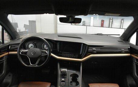 Volkswagen Touareg III, 2021 год, 5 700 000 рублей, 9 фотография