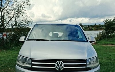 Volkswagen Caravelle T6 рестайлинг, 2016 год, 2 300 000 рублей, 1 фотография