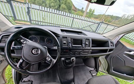 Volkswagen Caravelle T6 рестайлинг, 2016 год, 2 300 000 рублей, 13 фотография