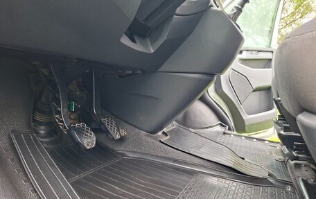 Volkswagen Caravelle T6 рестайлинг, 2016 год, 2 300 000 рублей, 11 фотография