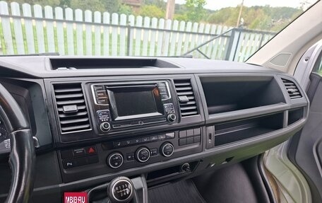 Volkswagen Caravelle T6 рестайлинг, 2016 год, 2 300 000 рублей, 12 фотография