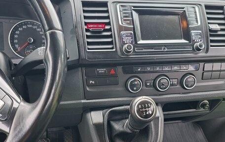 Volkswagen Caravelle T6 рестайлинг, 2016 год, 2 300 000 рублей, 14 фотография