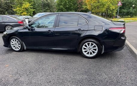 Toyota Camry, 2021 год, 1 580 000 рублей, 2 фотография