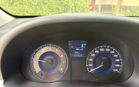 Hyundai Solaris II рестайлинг, 2011 год, 550 000 рублей, 2 фотография