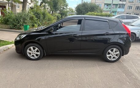 Hyundai Solaris II рестайлинг, 2011 год, 550 000 рублей, 4 фотография