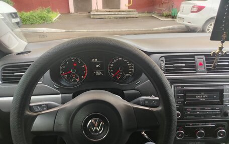 Volkswagen Jetta VI, 2013 год, 700 000 рублей, 2 фотография