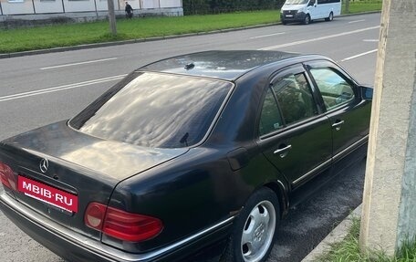 Mercedes-Benz E-Класс, 1998 год, 200 000 рублей, 2 фотография