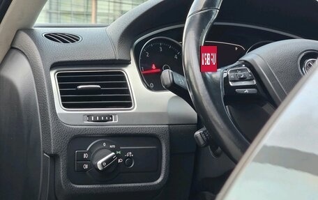 Volkswagen Touareg III, 2015 год, 2 750 000 рублей, 15 фотография