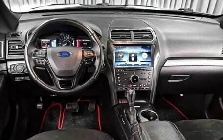 Ford Explorer VI, 2018 год, 2 690 000 рублей, 3 фотография