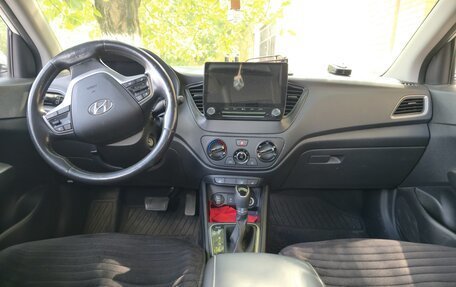 Hyundai Solaris II рестайлинг, 2017 год, 1 150 000 рублей, 8 фотография