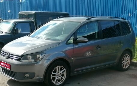 Volkswagen Touran III, 2013 год, 820 000 рублей, 1 фотография