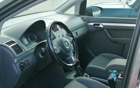 Volkswagen Touran III, 2013 год, 820 000 рублей, 4 фотография