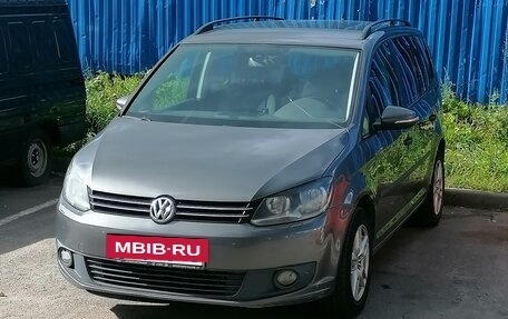 Volkswagen Touran III, 2013 год, 820 000 рублей, 2 фотография