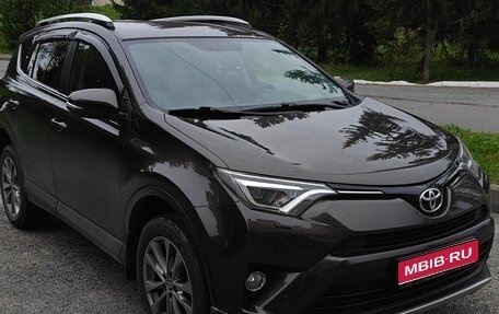 Toyota RAV4, 2019 год, 2 800 000 рублей, 1 фотография
