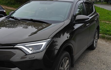 Toyota RAV4, 2019 год, 2 800 000 рублей, 3 фотография