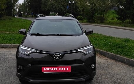 Toyota RAV4, 2019 год, 2 800 000 рублей, 2 фотография