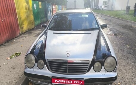 Mercedes-Benz E-Класс, 2000 год, 650 000 рублей, 1 фотография