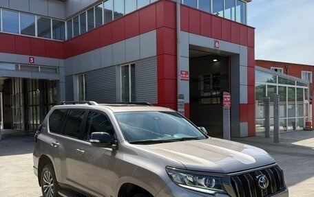 Toyota Land Cruiser Prado 150 рестайлинг 2, 2021 год, 7 200 000 рублей, 2 фотография