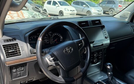 Toyota Land Cruiser Prado 150 рестайлинг 2, 2021 год, 7 200 000 рублей, 8 фотография