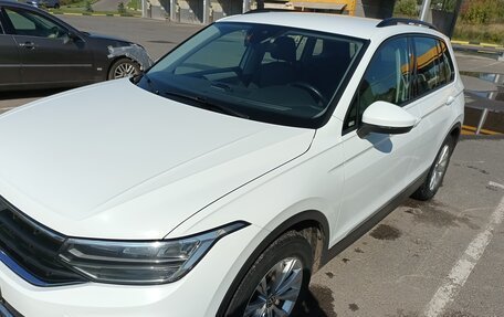 Volkswagen Tiguan II, 2021 год, 1 790 000 рублей, 3 фотография