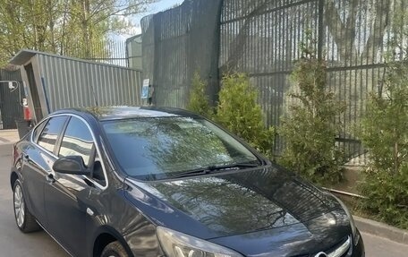 Opel Astra J, 2013 год, 690 000 рублей, 2 фотография